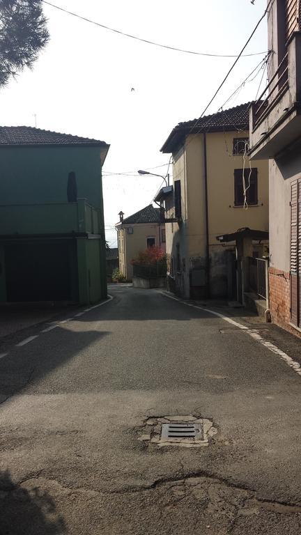 La Torretta - Cerreto Grue Panzió Sarezzano Kültér fotó