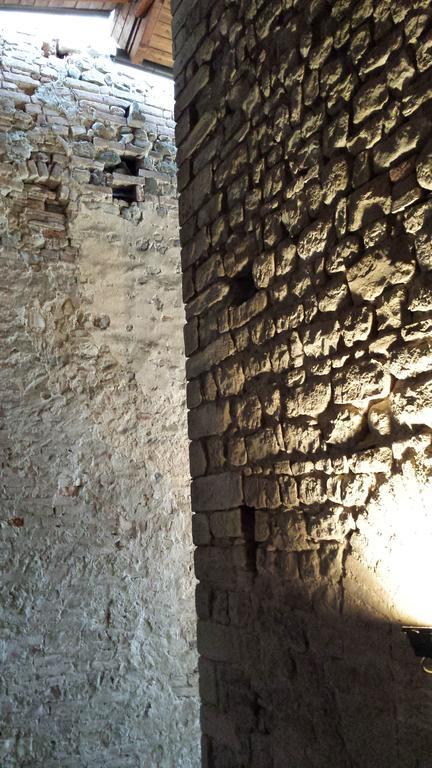 La Torretta - Cerreto Grue Panzió Sarezzano Kültér fotó