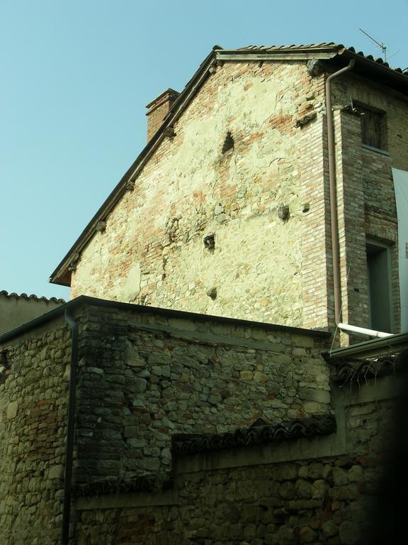La Torretta - Cerreto Grue Panzió Sarezzano Kültér fotó