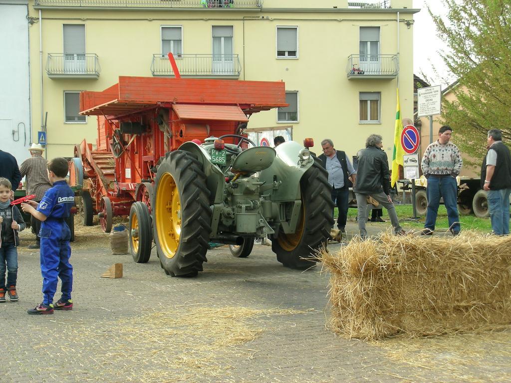 La Torretta - Cerreto Grue Panzió Sarezzano Kültér fotó
