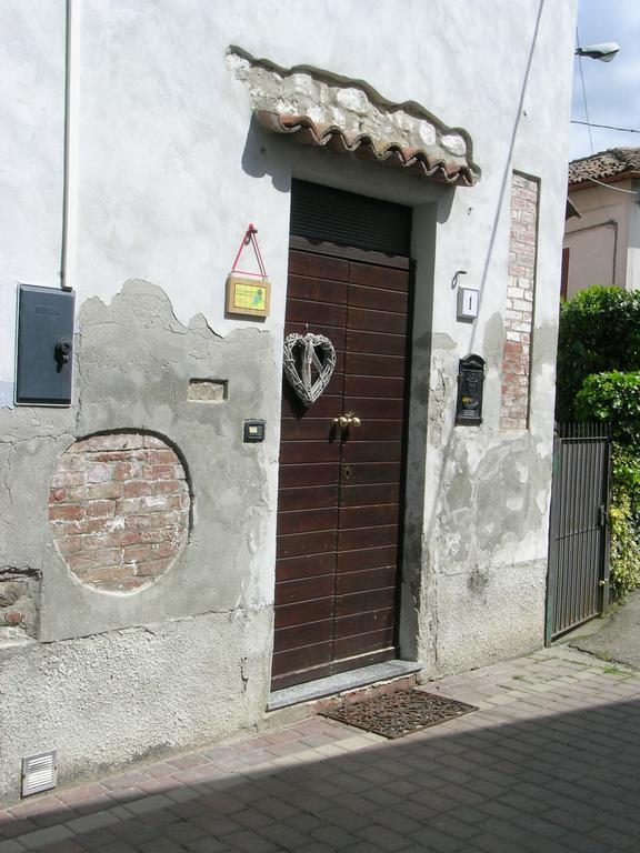 La Torretta - Cerreto Grue Panzió Sarezzano Kültér fotó